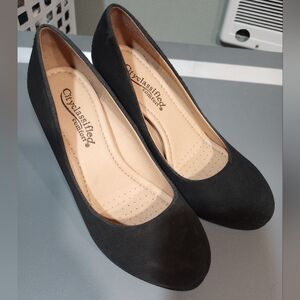 Cityclassified Black Comfort Round-Toe Pumps - Women